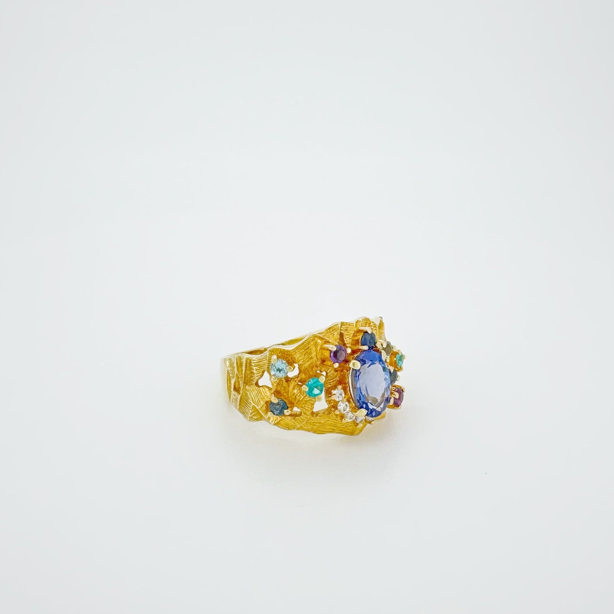 18k gold Tanzanite & Diamond Ring