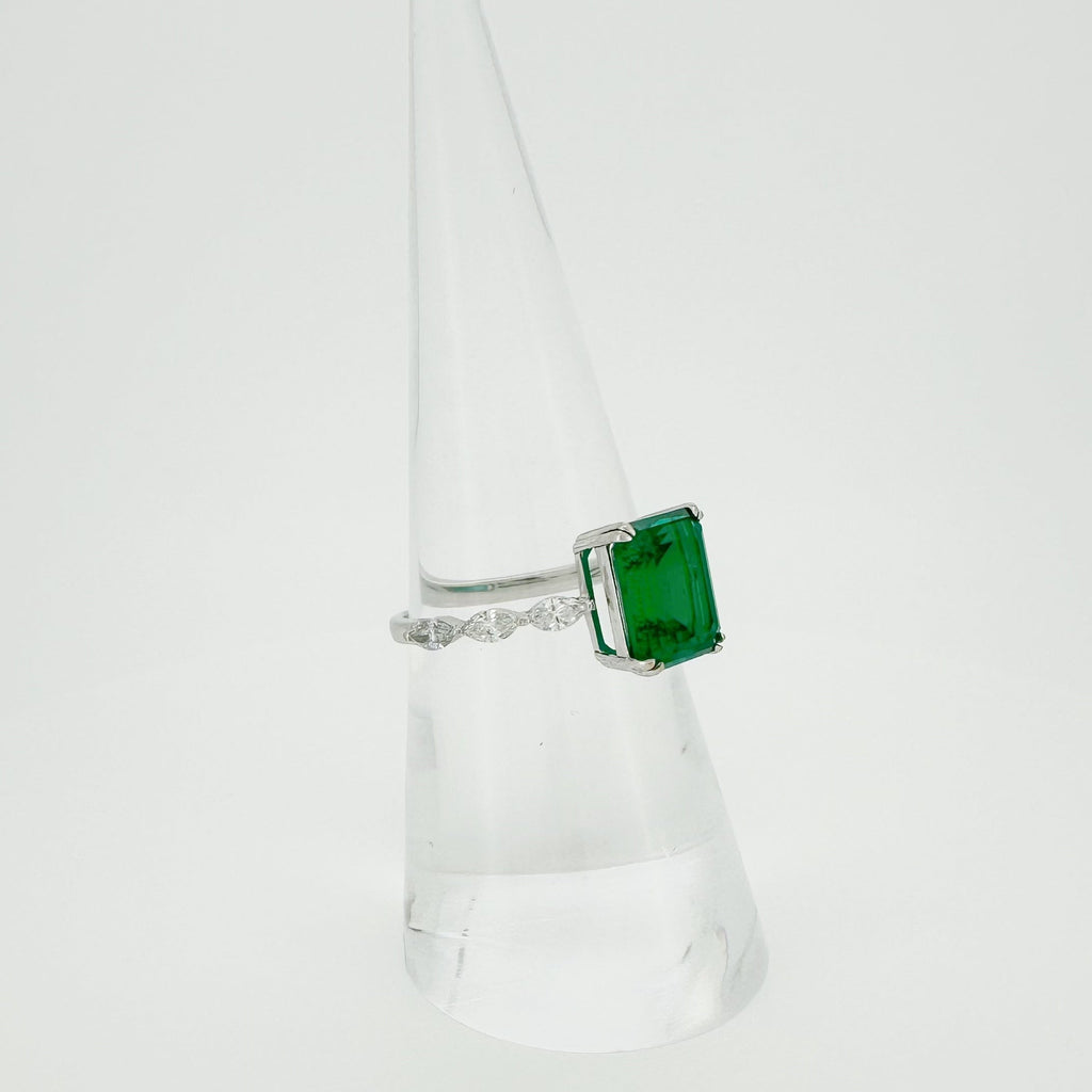 18K Gold Lab-Grown Emerald Diamond Ring