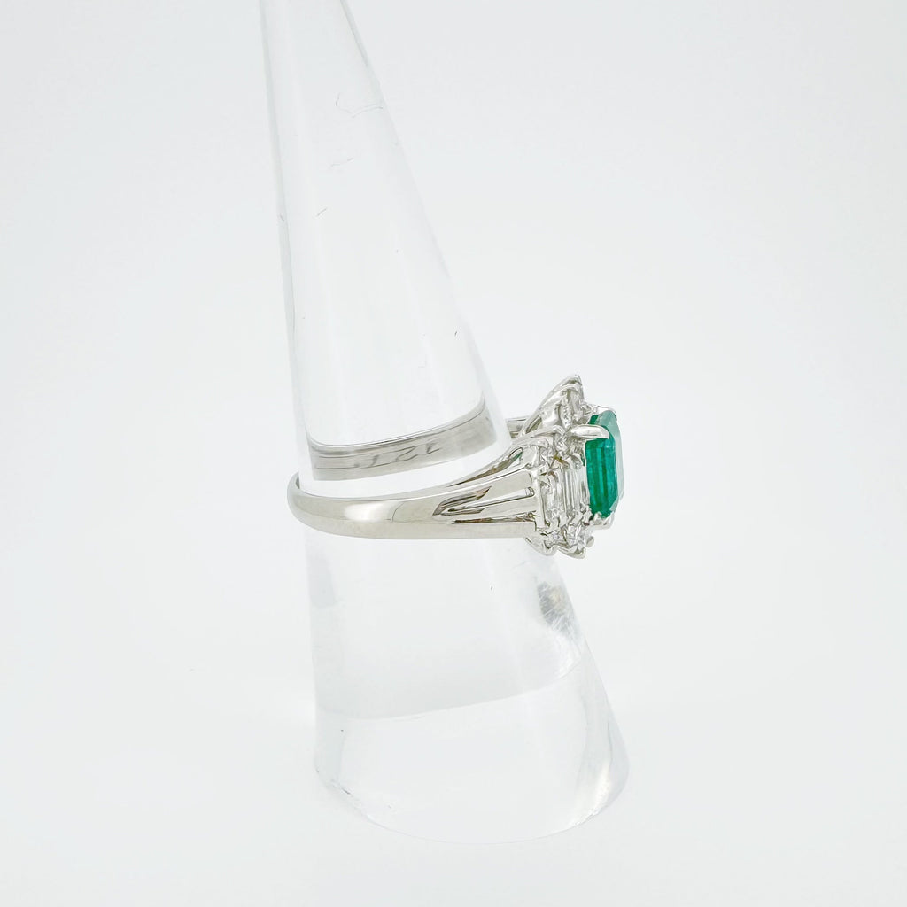 PT850 1.27ct Emerald 0.69ct Diamond Ring