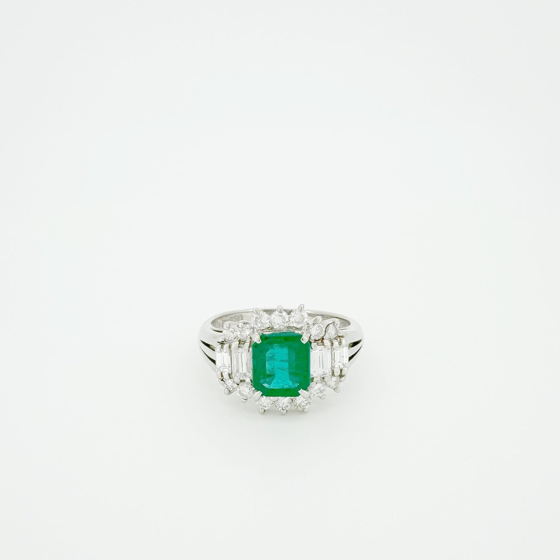 PT850 1.27ct Emerald 0.69ct Diamond Ring