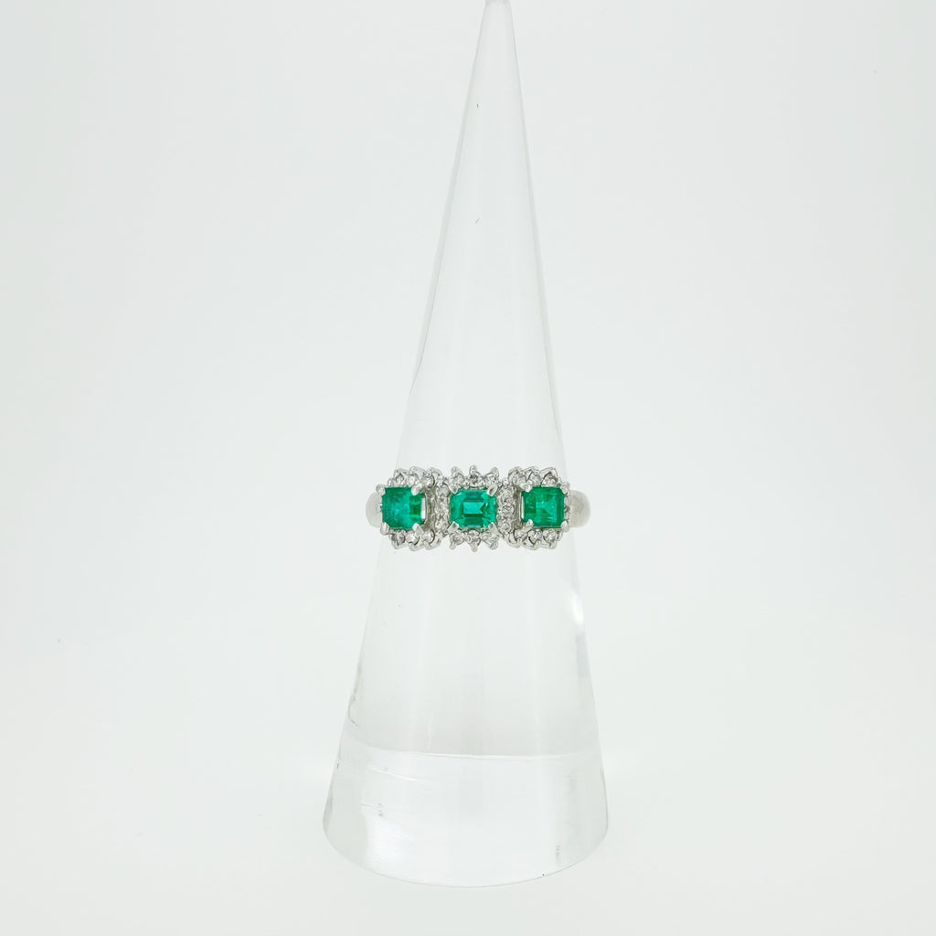 Emerald 0.6ct Diamond 0.2ct Ring