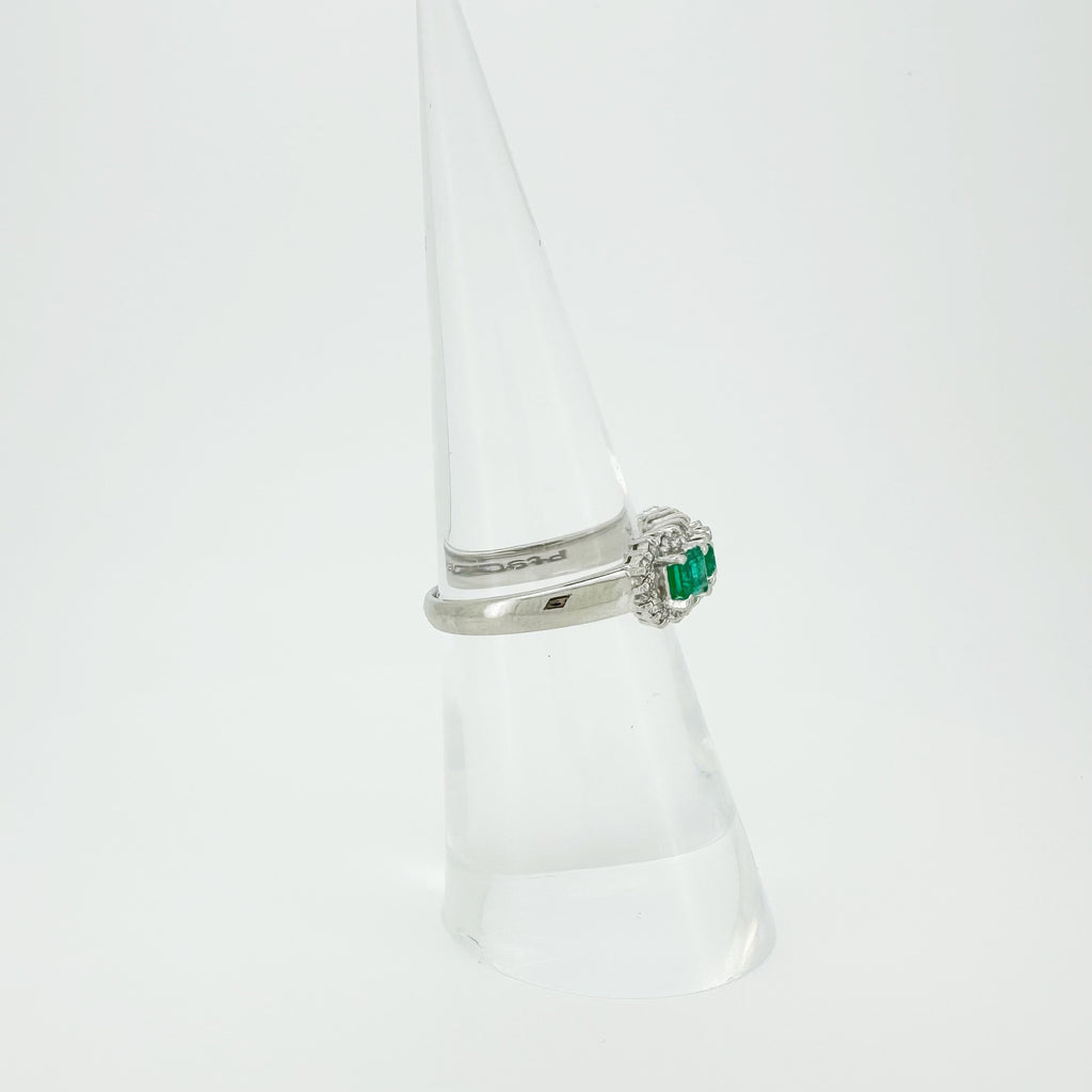 Emerald 0.6ct Diamond 0.2ct Ring