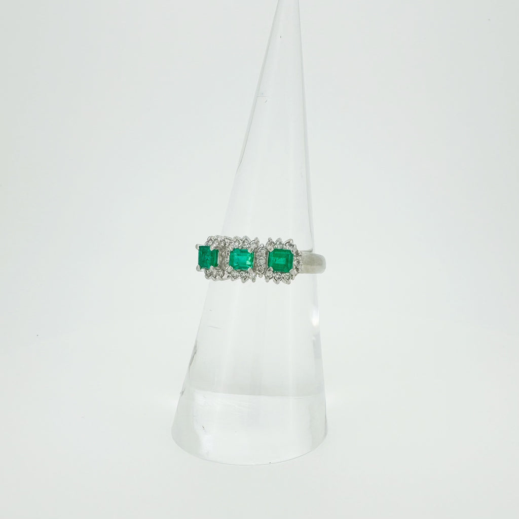 Emerald 0.6ct Diamond 0.2ct Ring