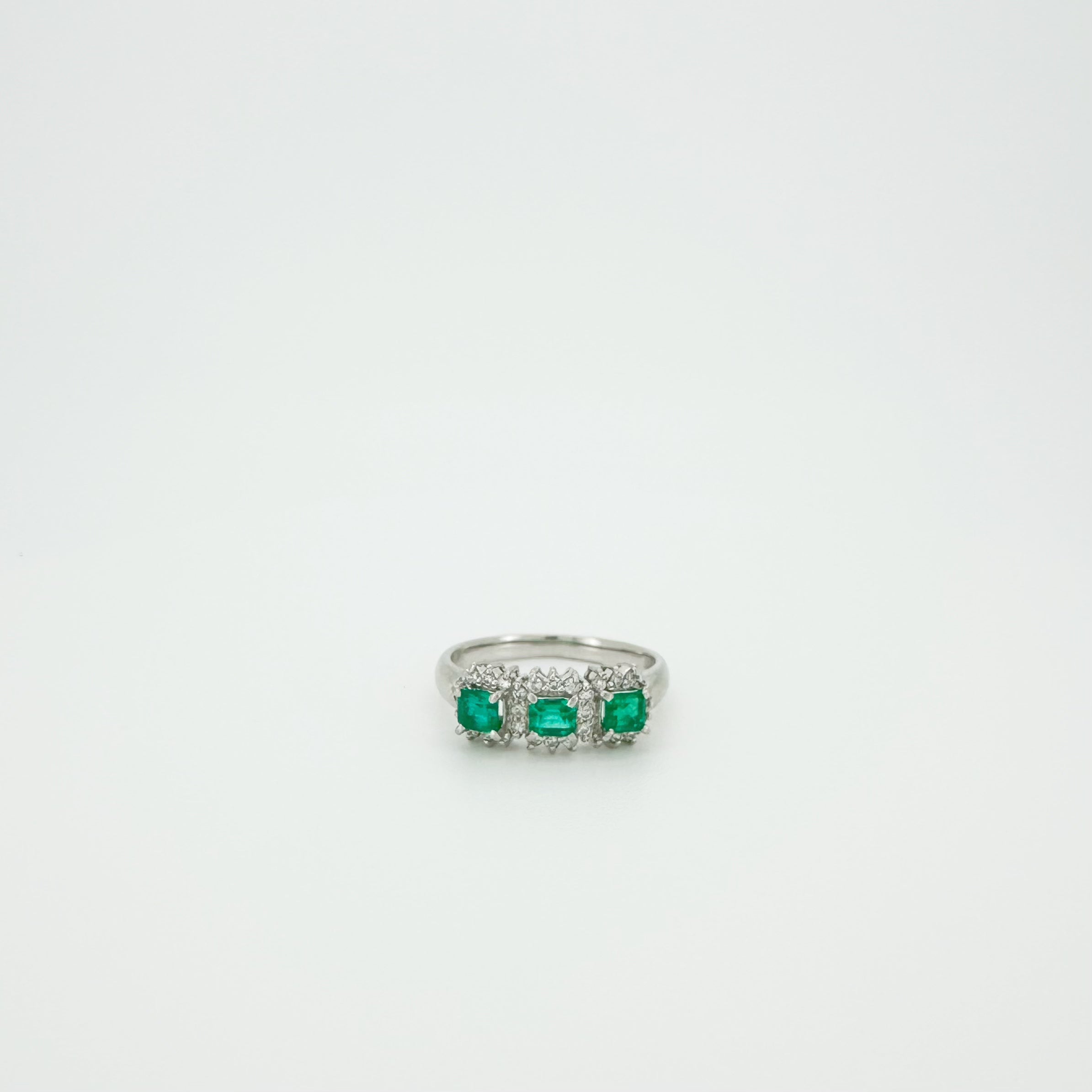 Emerald 0.6ct Diamond 0.2ct Ring