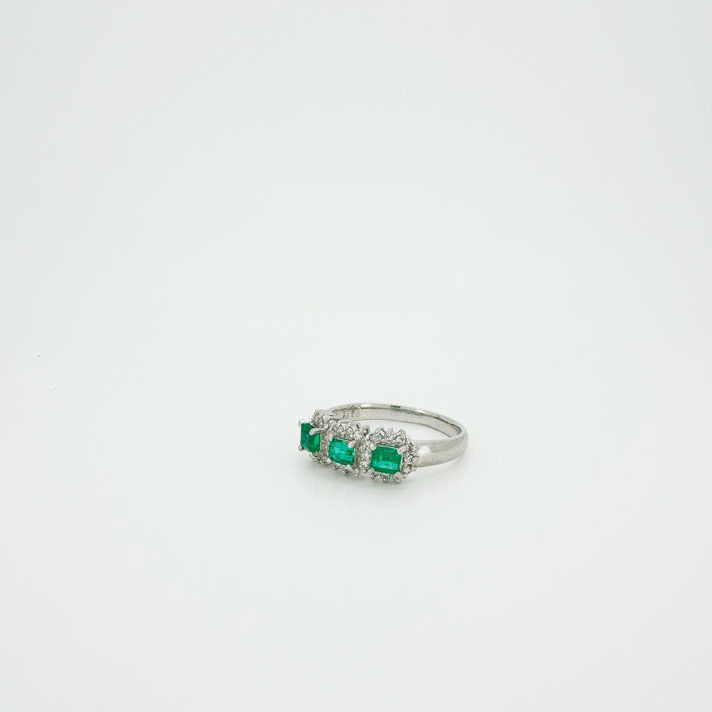 Emerald 0.6ct Diamond 0.2ct Ring