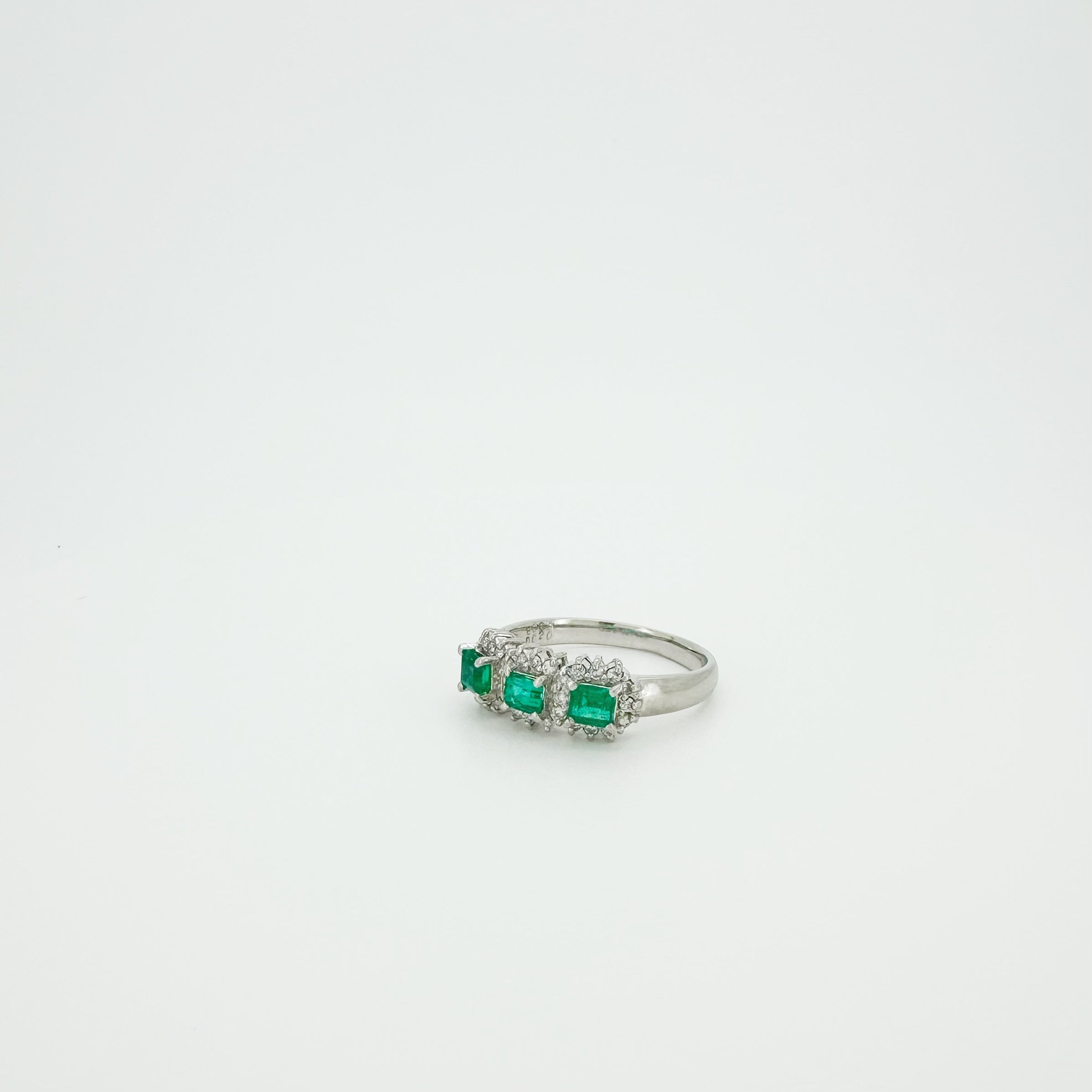 Emerald 0.6ct Diamond 0.2ct Ring