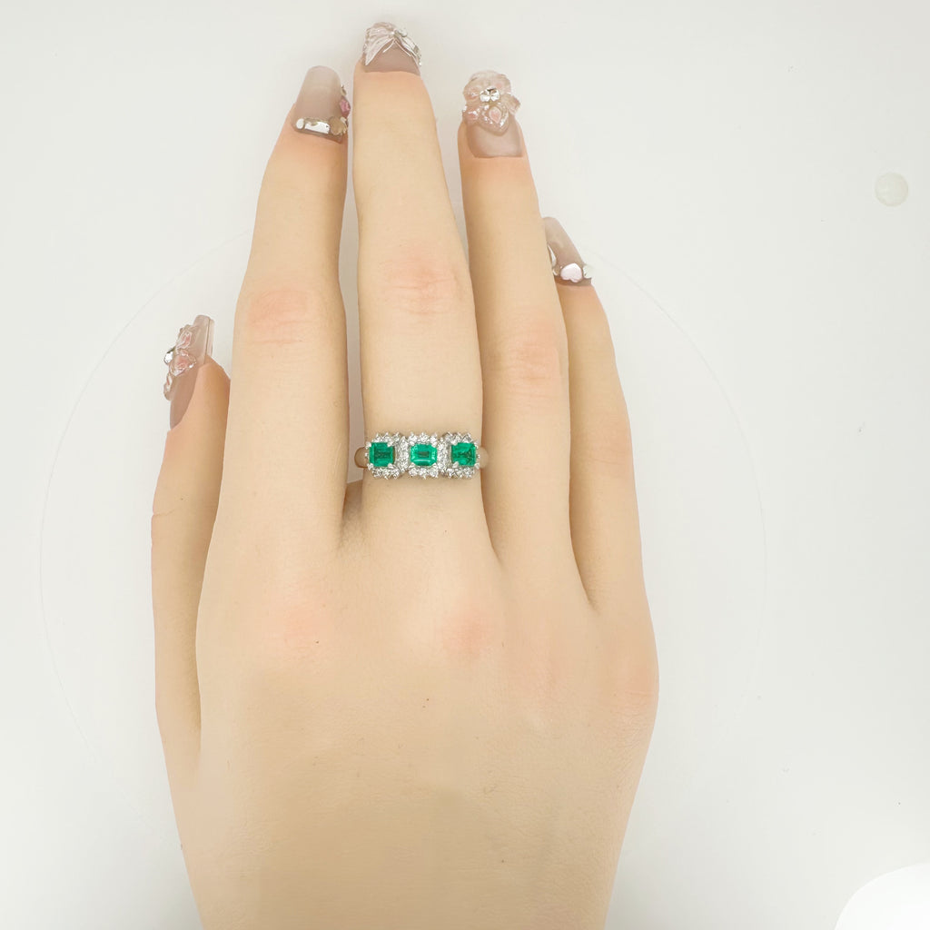 Emerald 0.6ct Diamond 0.2ct Ring