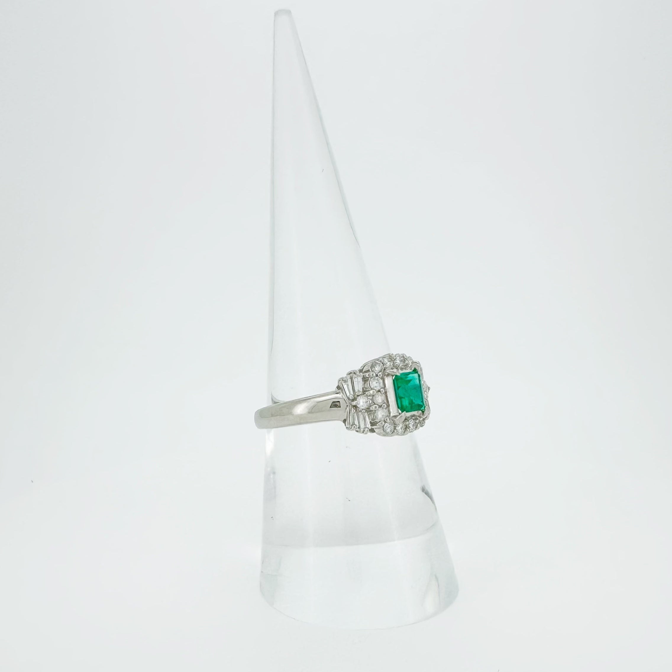 0.45ct Colombian Emerald 0.40ct Diamond Ring