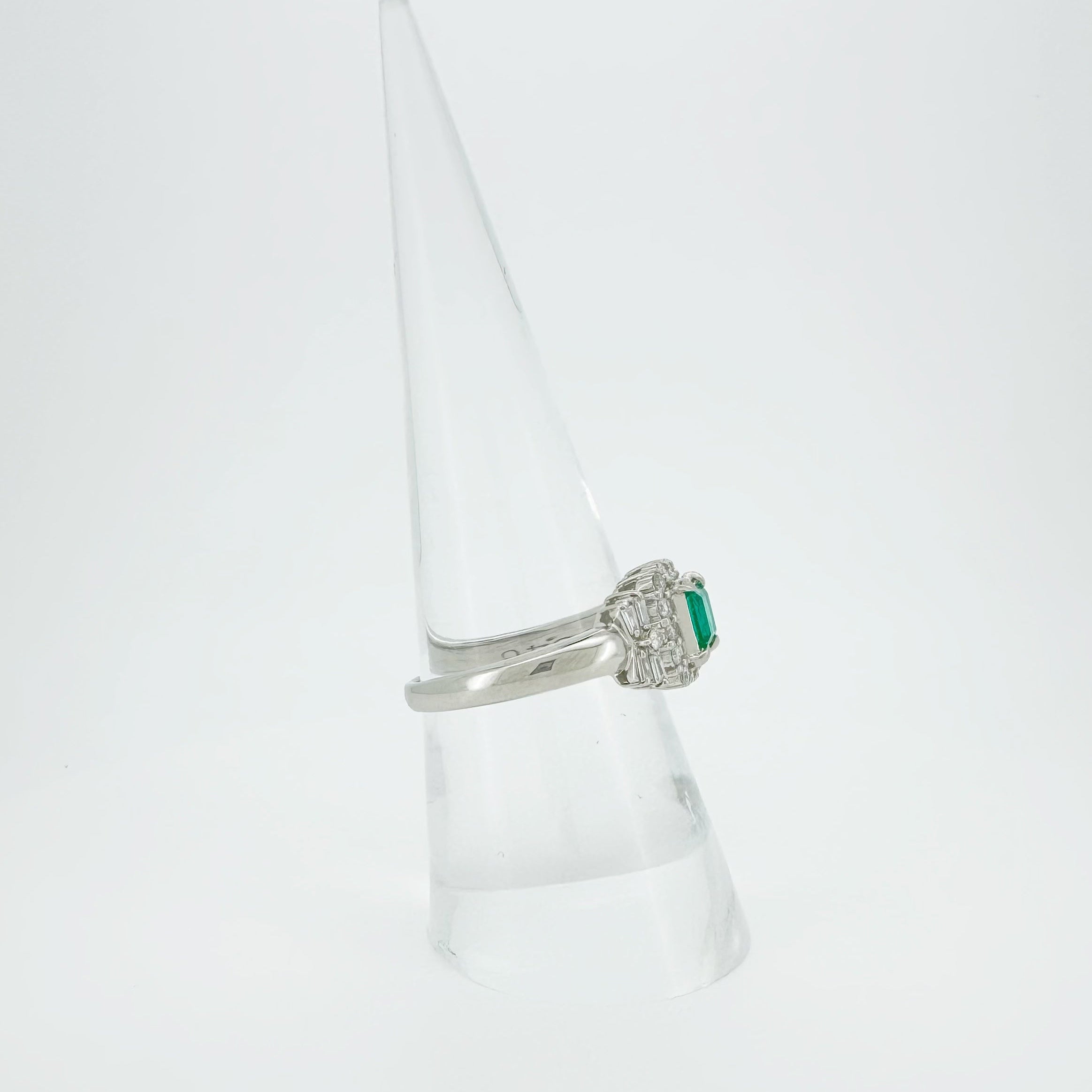 0.45ct Colombian Emerald 0.40ct Diamond Ring
