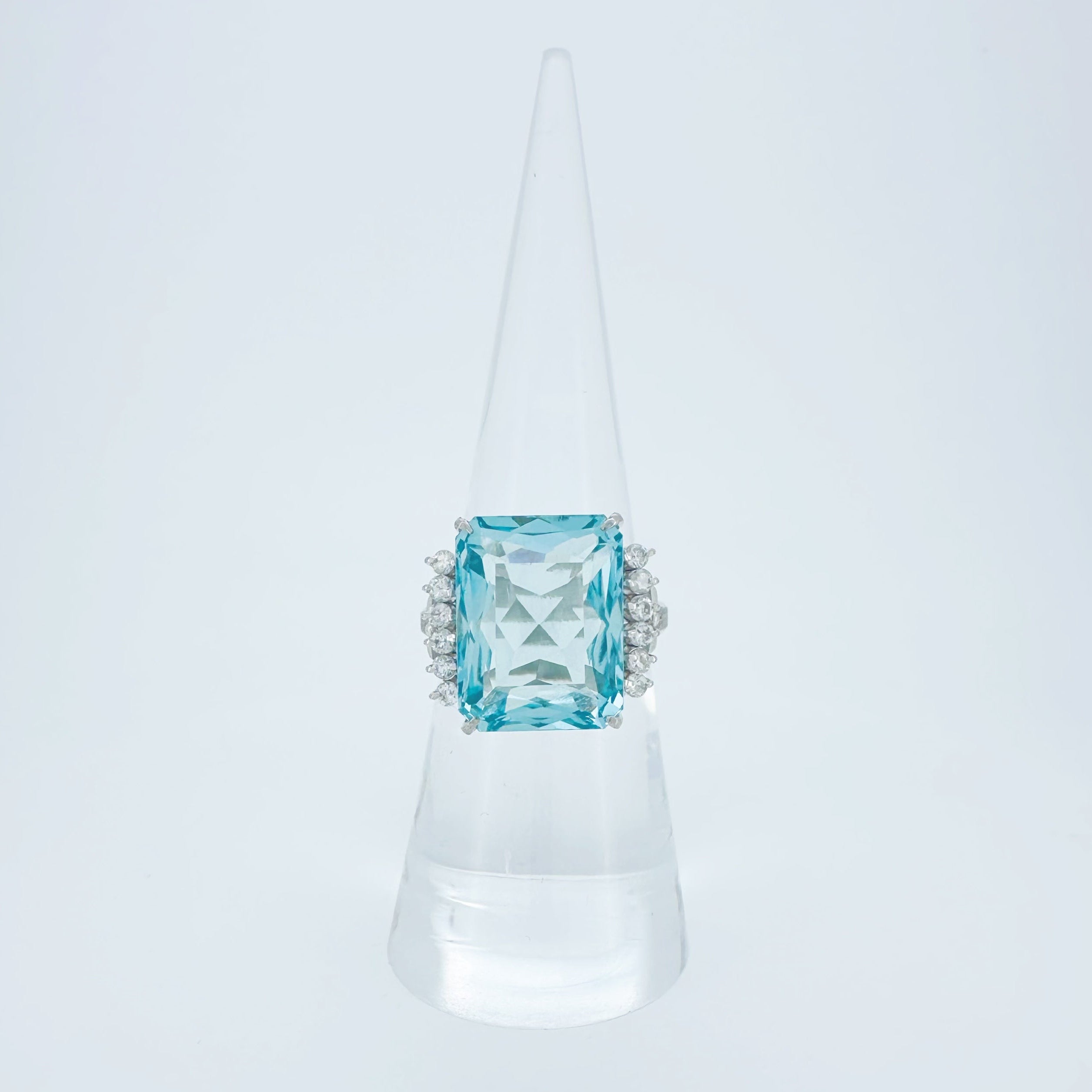 Aquamarine 11.12ct Diamond 0.27ct Ring