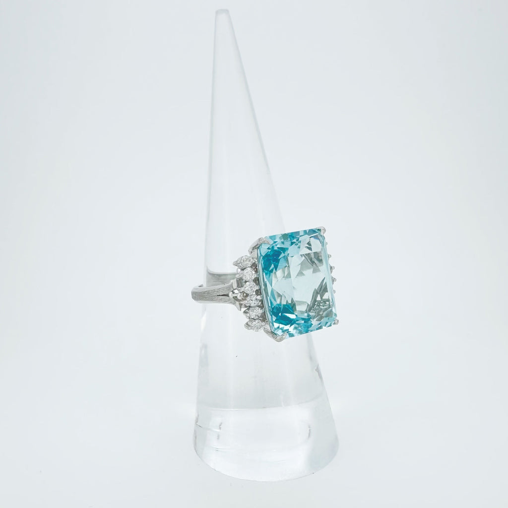 Aquamarine 11.12ct Diamond 0.27ct Ring