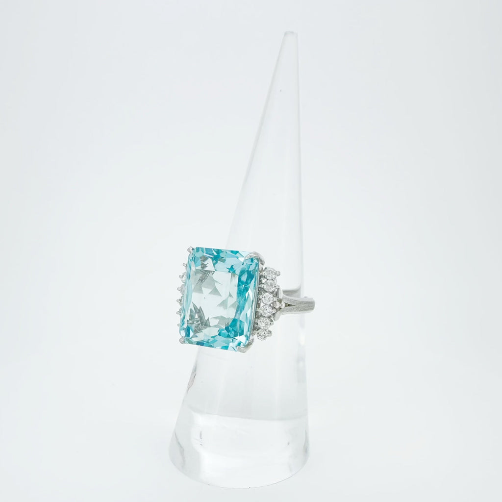 Aquamarine 11.12ct Diamond 0.27ct Ring