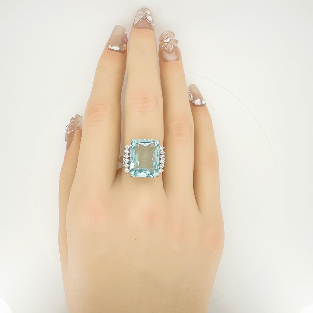 Aquamarine 11.12ct Diamond 0.27ct Ring