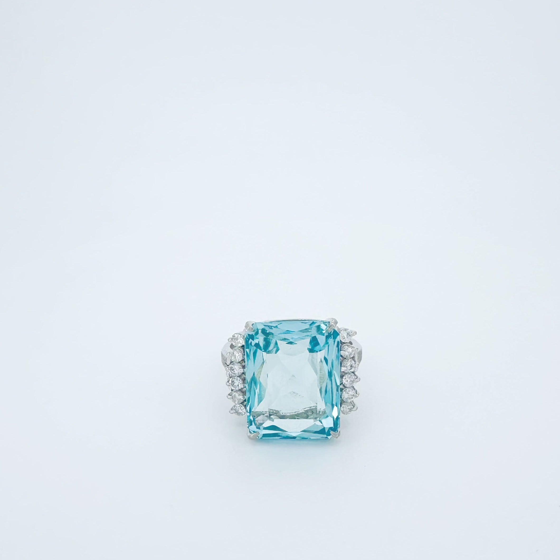 Aquamarine 11.12ct Diamond 0.27ct Ring