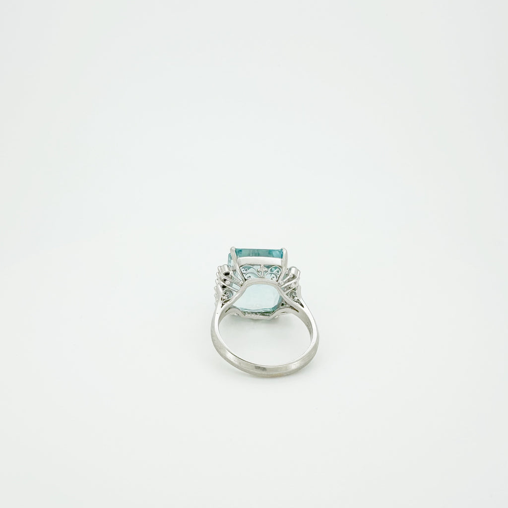 Aquamarine 11.12ct Diamond 0.27ct Ring