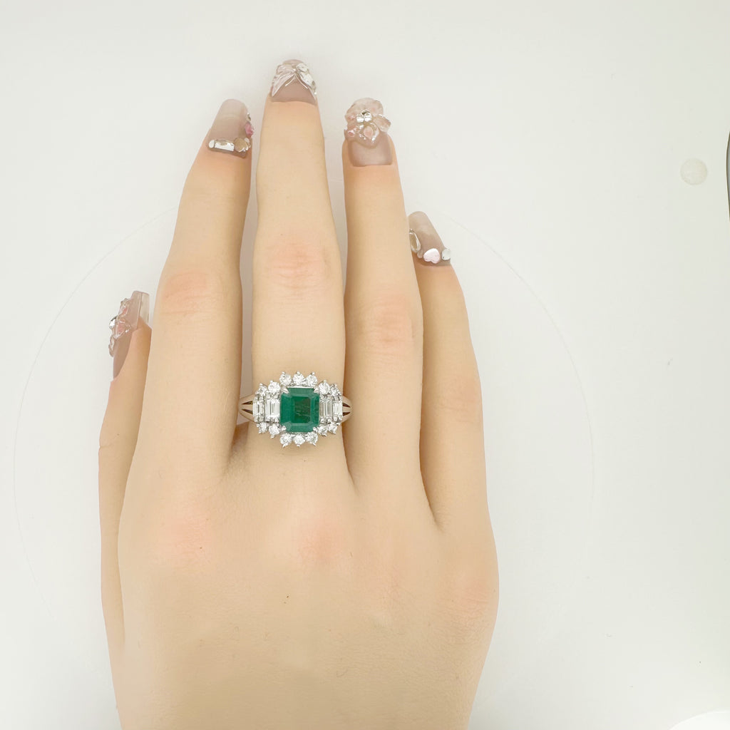 PT850 1.27ct Emerald 0.69ct Diamond Ring